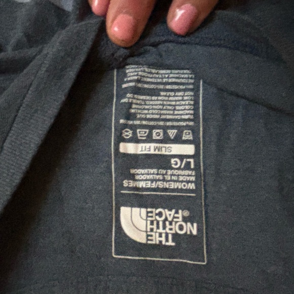 The North Face Women's Blue V-Neck Tee - Picture 2 of 2